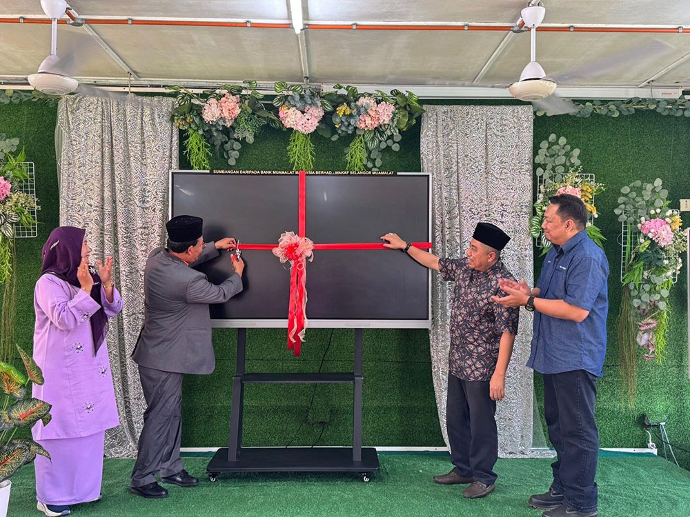 Majlis Penyerahan dua Smart Interactive Board Wakaf Selangor Muamalat (WSM)