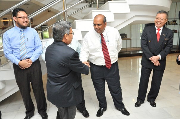 BMMB Menyumbang Van Jenazah kepada Majlis Bandaraya Shah Alam (MBSA) BMMB Menyumbang Van Jenazah kepada Majlis Bandaraya Shah Alam (MBSA)