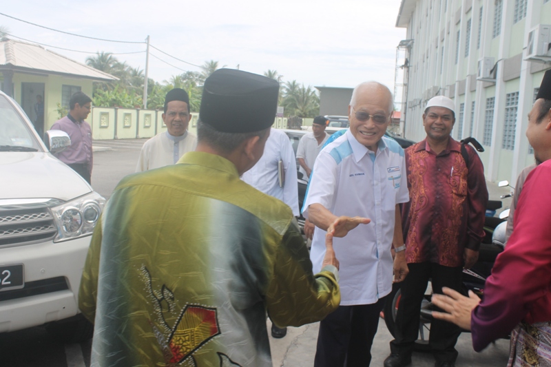 Wakaf Selangor Muamalat Menyumbang Van Sekolah kepada Sekolah Menengah Sains Tahfiz Alor Star Wakaf Selangor Muamalat Menyumbang Van Sekolah kepada Sekolah Menengah Sains Tahfiz Alor Star